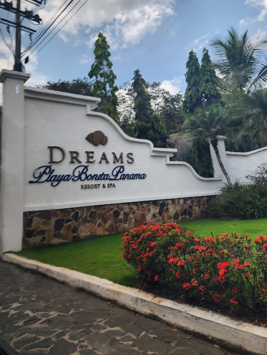 dreams playa bonita front entrance