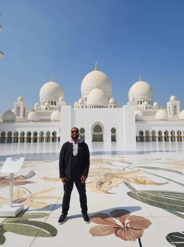 male at mosque in abu dhabi