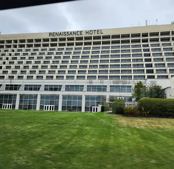 Renaissance Concourse Atlanta Airport Hotel Review